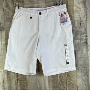 Lee Total Freedom Size 10M Bermuda MidRise Fit White Short with Belt Loops